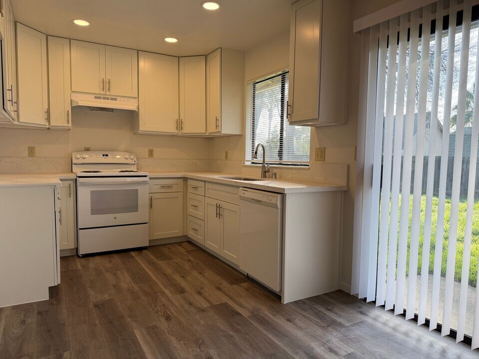 7614 N Colony Wy in Citrus Heights, CA - Building Photo