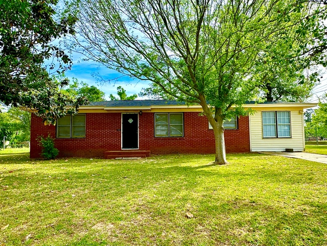 property at 601 Lynn Terrace