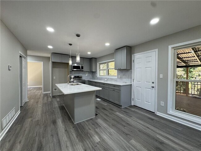 3489 Creighton Rd SW in Atlanta, GA - Foto de edificio - Building Photo