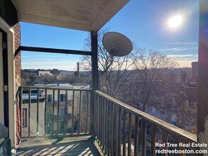 12 Bickford Ave, Unit 3 in Boston, MA - Foto de edificio - Building Photo