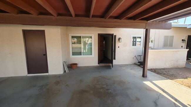 property at 2901 S Palo Verde Ln