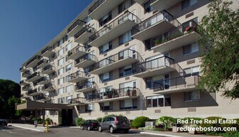 101 Monmouth St in Brookline, MA - Building Photo