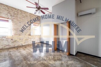 904 E Pearson St in Milwaukee, WI - Building Photo - Building Photo