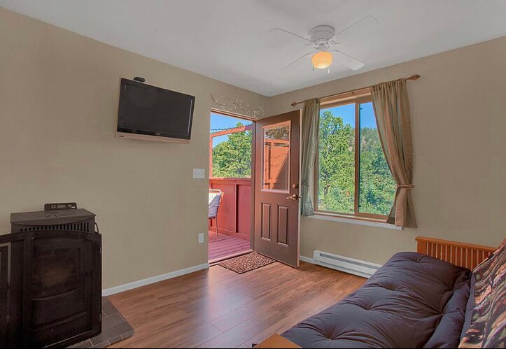 1255 Michael Ln in Woodland Park, CO - Building Photo