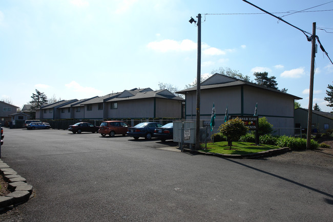 100th Ave Apartments in Portland, OR - Foto de edificio - Building Photo