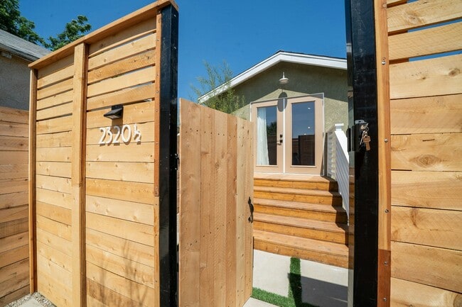 2320 1/2 Alta St in Los Angeles, CA - Building Photo - Building Photo