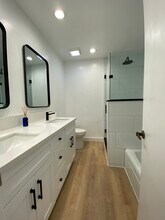 1203 N Sweetzer Ave in West Hollywood, CA - Foto de edificio - Building Photo