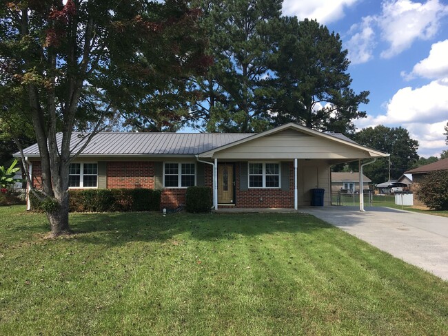 property at 109 Lindsey Dr NW