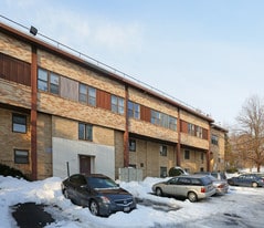 320 Nassau Rd in Huntington, NY - Building Photo