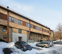 320 Nassau Rd in Huntington, NY - Foto de edificio - Building Photo