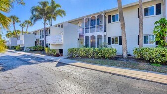 2304 Ringling Blvd in Sarasota, FL - Building Photo