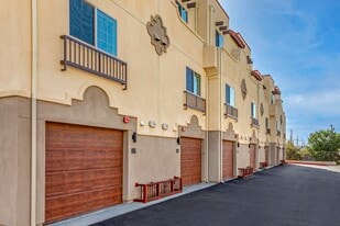 Presidio Townhomes in Anaheim, CA - Building Photo
