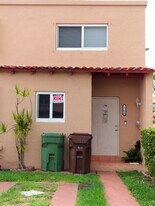 1703 W 56th Ter in Hialeah, FL - Building Photo