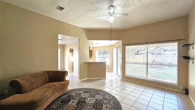 16975 Meadowlark St in Conroe, TX - Foto de edificio - Building Photo