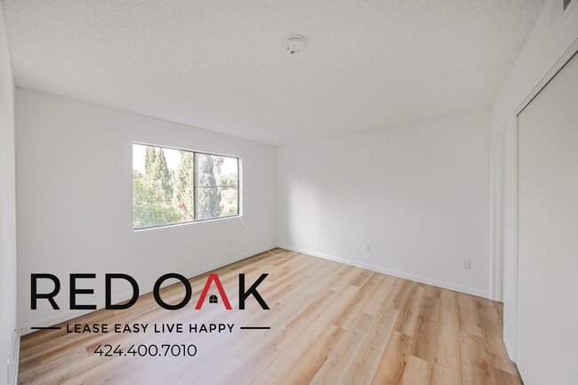 11817 Victory Blvd in Los Angeles, CA - Building Photo - Building Photo