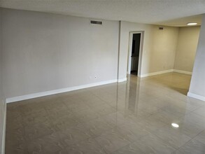 6900 SW 39th St, Unit 6900 in Davie, FL - Building Photo - Building Photo