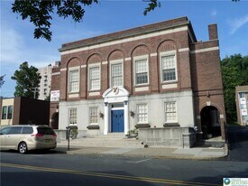 143 S 4th St in Easton, PA - Building Photo