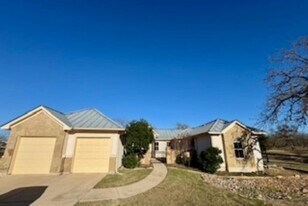 3327 Bay W Blvd in Horseshoe Bay, TX - Building Photo