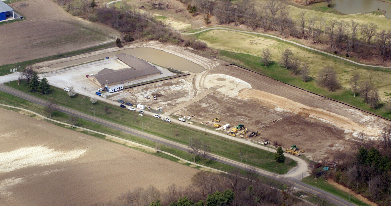 Lakeside Villas in Carlyle, IL - Building Photo