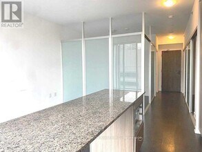 426 University Ave in Toronto, ON - Building Photo - Building Photo