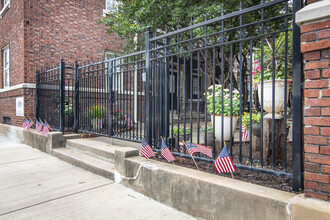 Chateaus at St Clair in Little Rock, AR - Building Photo - Building Photo