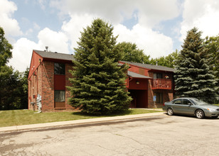 Garden Lane Apartments in Fowlerville, MI - Building Photo - Building Photo