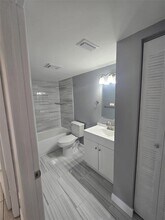 7630 Westwood Dr, Unit 316 in Tamarac, FL - Building Photo - Building Photo