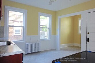 58 Dartmouth St, Unit 1 in Belmont, MA - Foto de edificio - Building Photo