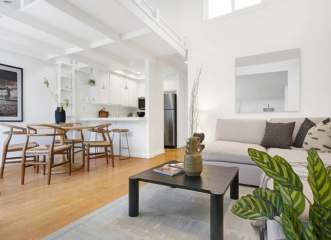 17082 Pacific Coast Hwy in Huntington Beach, CA - Building Photo - Building Photo