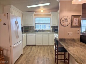 3404 Rainbow Ln in North Fort Myers, FL - Foto de edificio - Building Photo