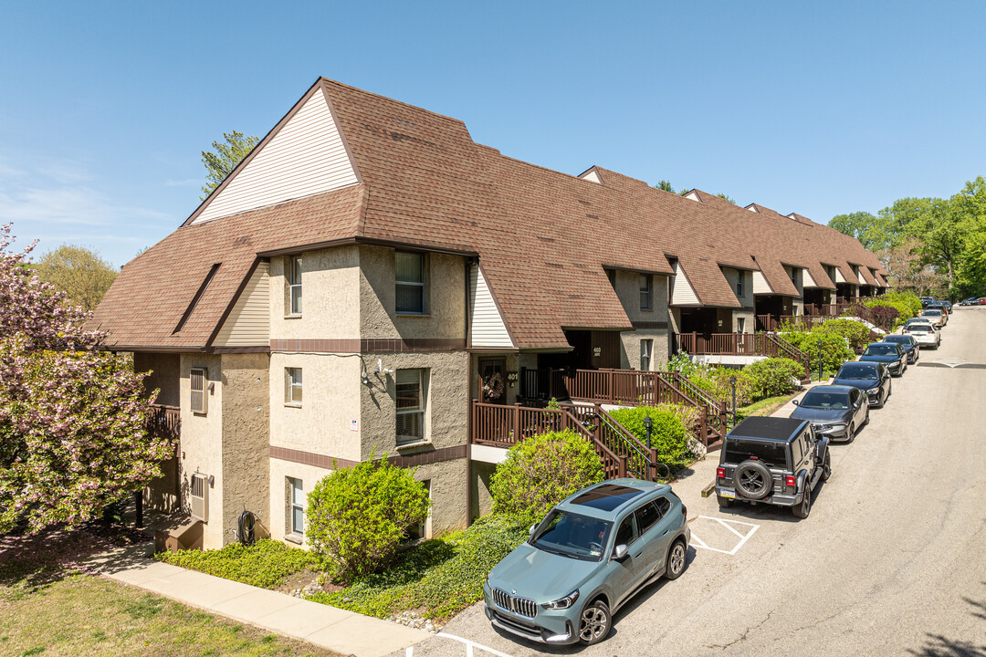 Greentree Summit Condominiums in Philadelphia, PA - Foto de edificio