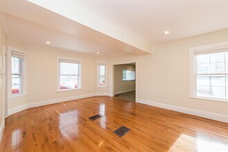 103 Magoun Ave in Medford, MA - Building Photo - Building Photo