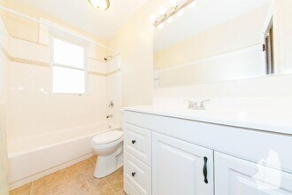 4863 N Paulina St, Unit G in Chicago, IL - Foto de edificio - Building Photo