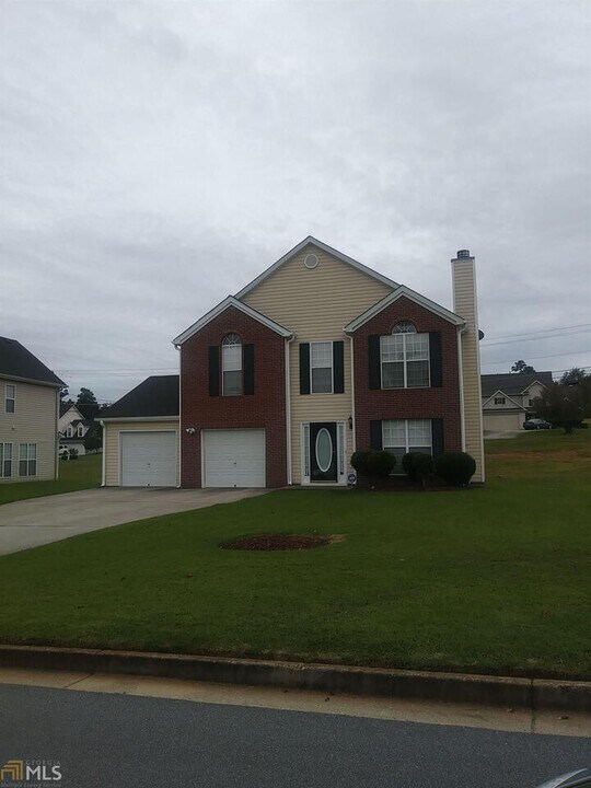 2729 Lolli Ct in Ellenwood, GA - Building Photo