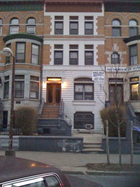 924 Saint Marks Ave in Brooklyn, NY - Building Photo