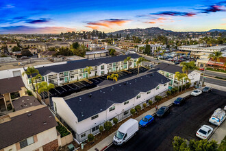 The Flats in La Mesa, CA - Foto de edificio - Building Photo