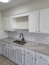 1602 E Kansas City Rd in Olathe, KS - Foto de edificio - Building Photo