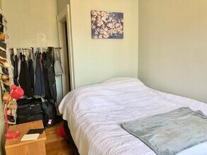 337 Beacon St, Unit 6 in Boston, MA - Building Photo - Building Photo