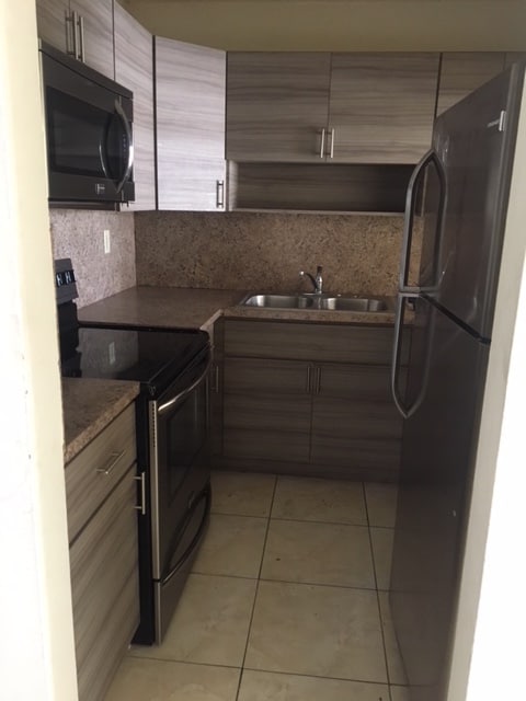 1800 NW 24th Ave, Unit #321 in Miami, FL - Building Photo - Building Photo