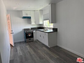 6644 Irvine Ave in Los Angeles, CA - Building Photo