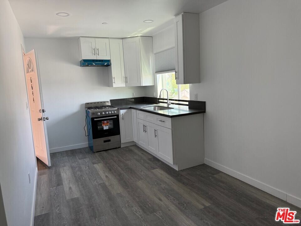 6644 Irvine Ave in Los Angeles, CA - Building Photo