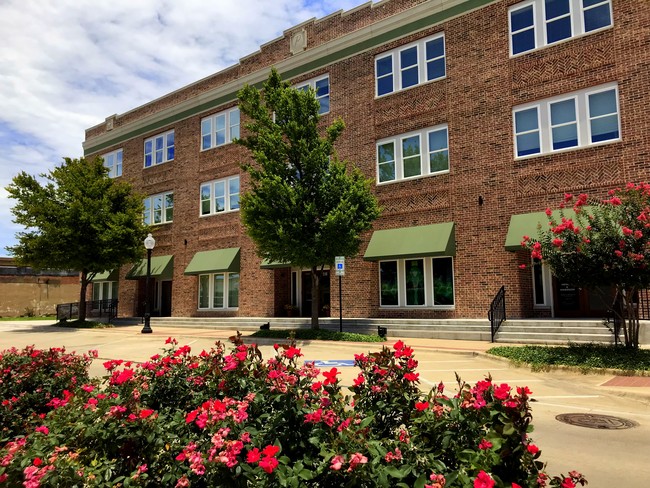 Perry Place - Downtown Bryan in Bryan, TX - Building Photo - Building Photo