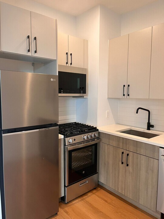 546 Martin Luther King Jr Dr, Unit 408 in Jersey City, NJ - Building Photo