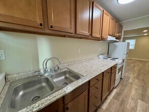 4800 Fury Way in Louisville, KY - Building Photo - Building Photo