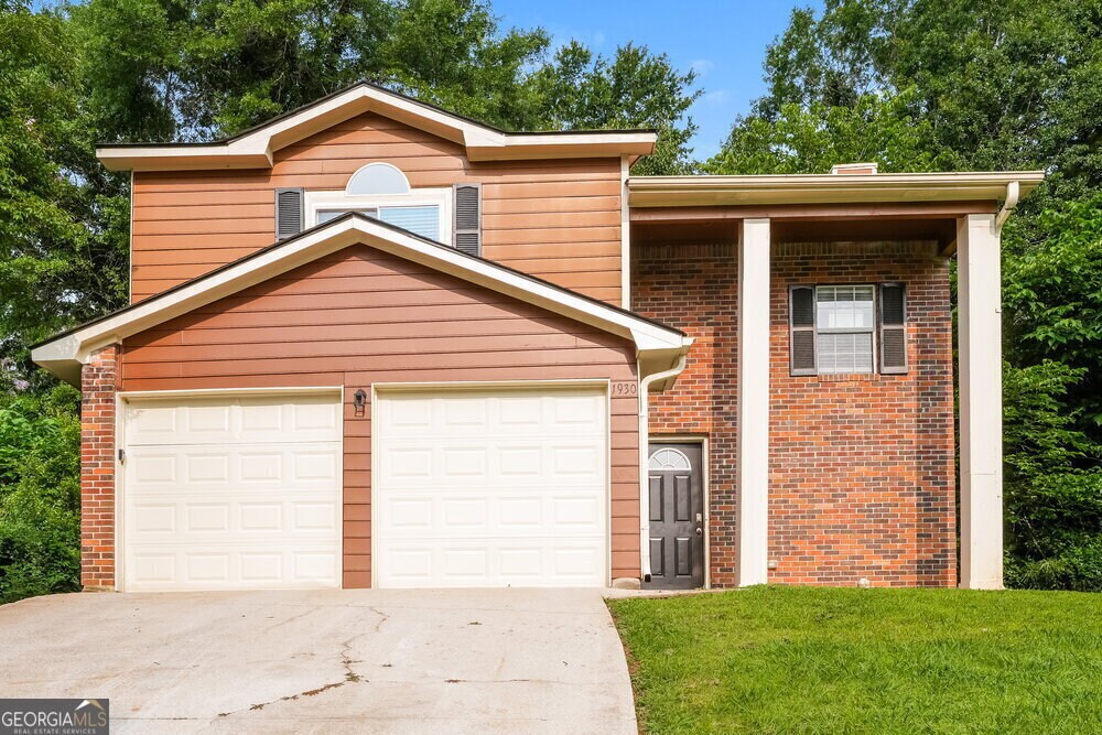 1930 Corners Cir in Lithonia, GA - Building Photo