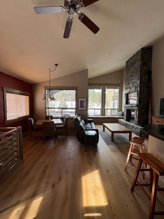 493 Joaquin Rd in Mammoth Lakes, CA - Building Photo