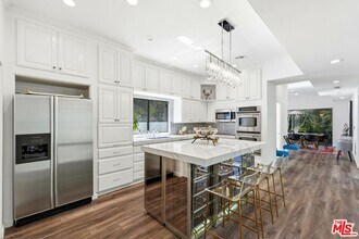 2350 Benedict Canyon Drive in Beverly Hills, CA - Building Photo - Building Photo