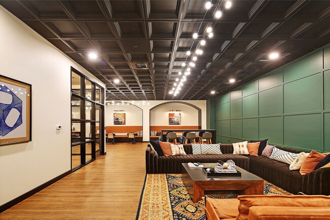 Terrace Station West in Mountlake Terrace, WA - Foto de edificio - Building Photo