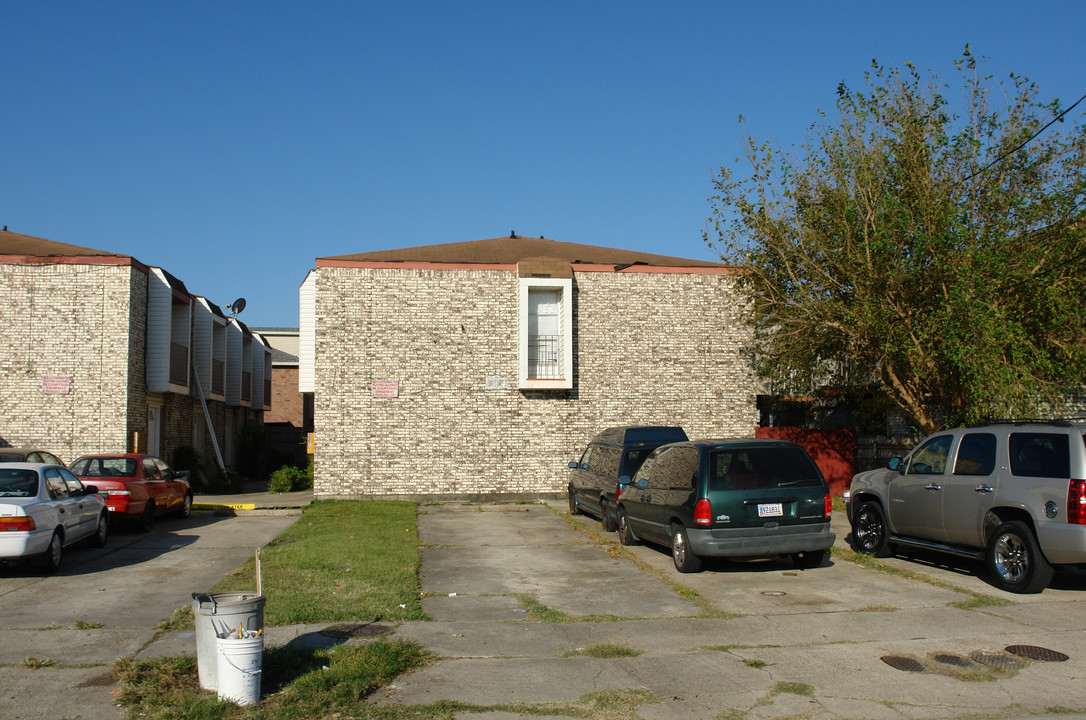 2220 Giuffrias Ave in Metairie, LA - Building Photo