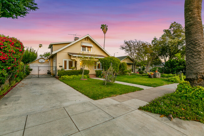 216 S Greenwood Ave in Pasadena, CA - Building Photo - Building Photo